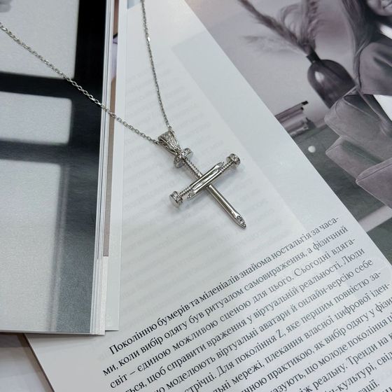 Срібне кольє з фіанітами