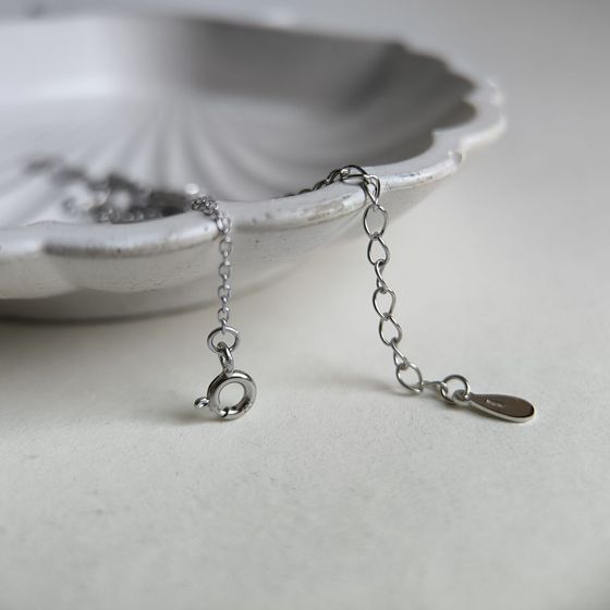 Silver necklace with phianites