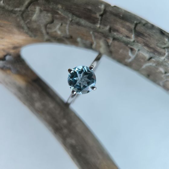 Срібна каблучка з топазом 2.219ct