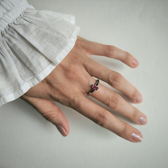 Silver ring with a 0.42-carat ruby