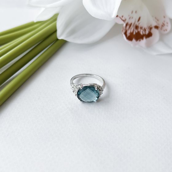 Срібна каблучка з топазом Лондон Блю