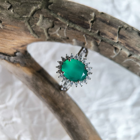 Silver ring with agate, fianites