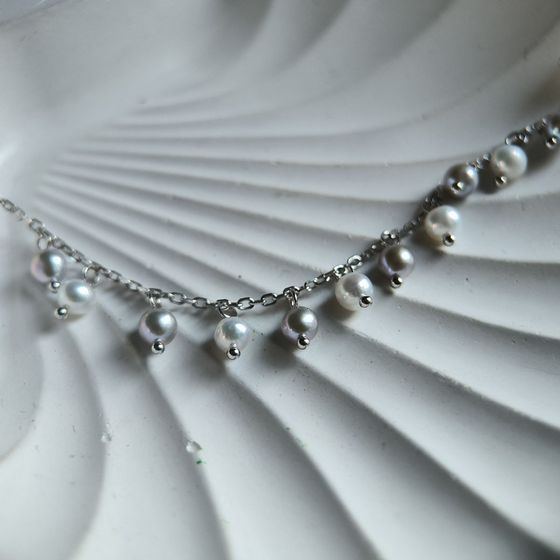 Silver necklace with pearls
