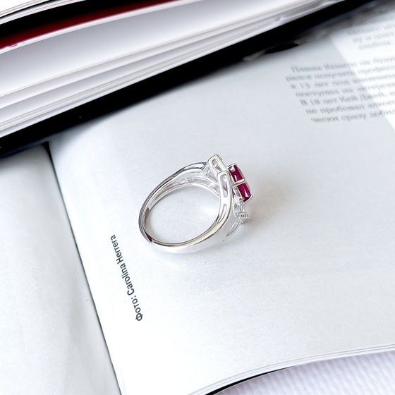 Sterling silver ring with 2.633ct ruby, phianites