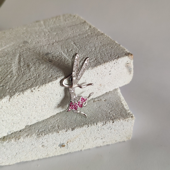 Silver pendant with phianites