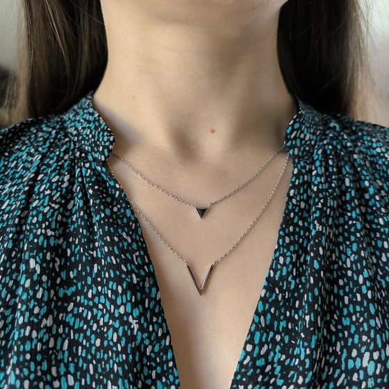 Срібне кольє без каменів