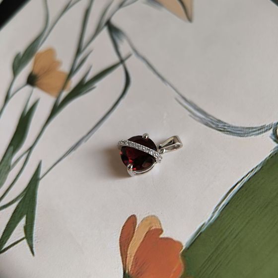 Серебряная подвеска с гранатом 1.749ct