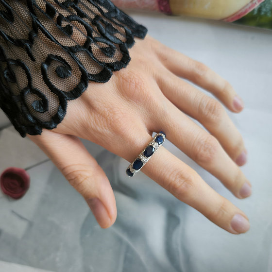 Срібне кільце з сапфіром 7.976ct, фіанітами