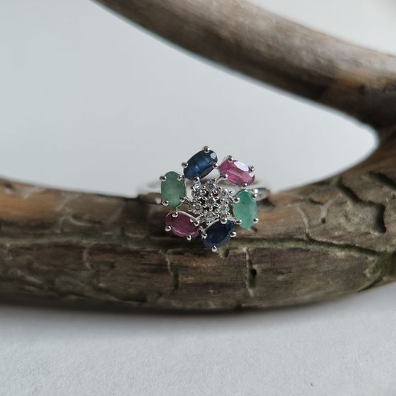 Срібна каблучка із сапфіром, рубіном, смарагдом