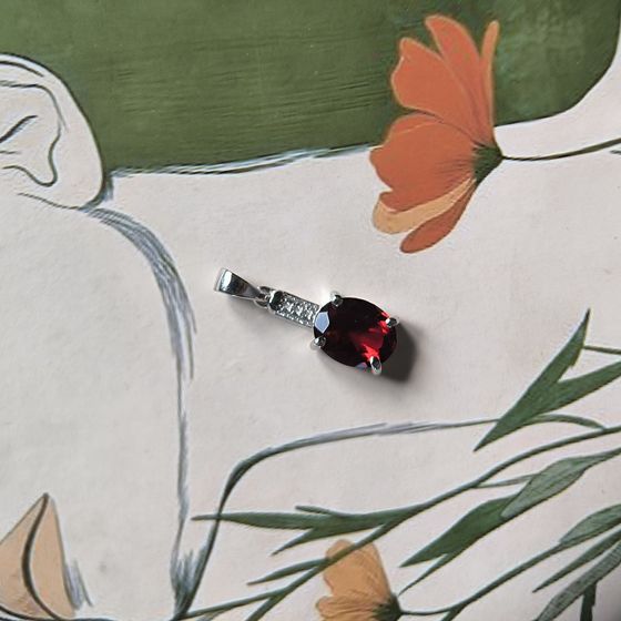 Серебряная подвеска с гранатом nano, фианитами