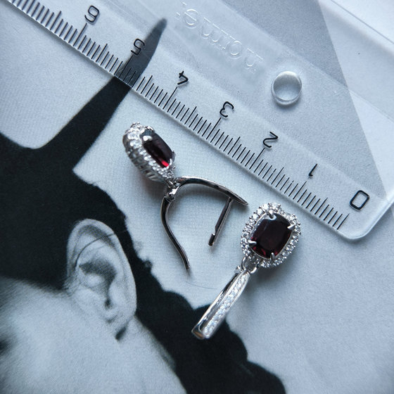 Срібні сережки з гранатом 4.007ct