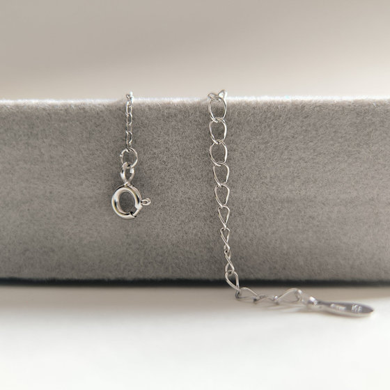 Silver necklace with cubic zirconia