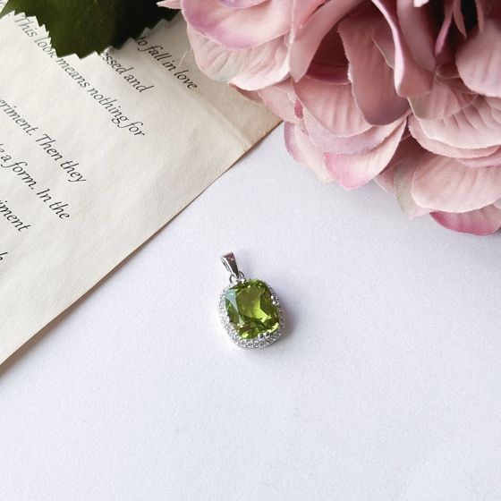 Серебряная подвеска с хризолітом 6.483ct