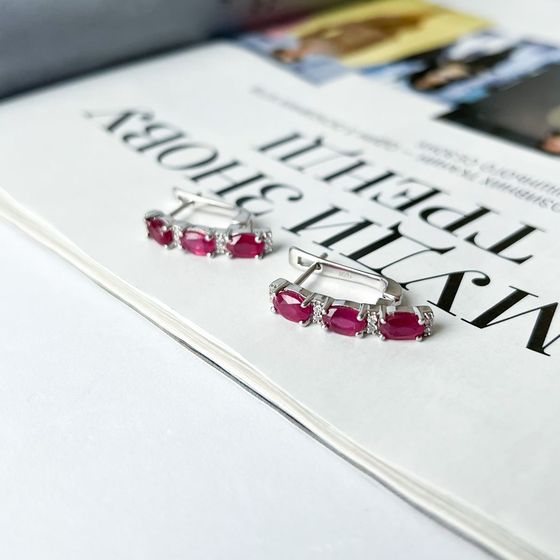 Срібні сережки з рубіном 3.967ct, фіанітами