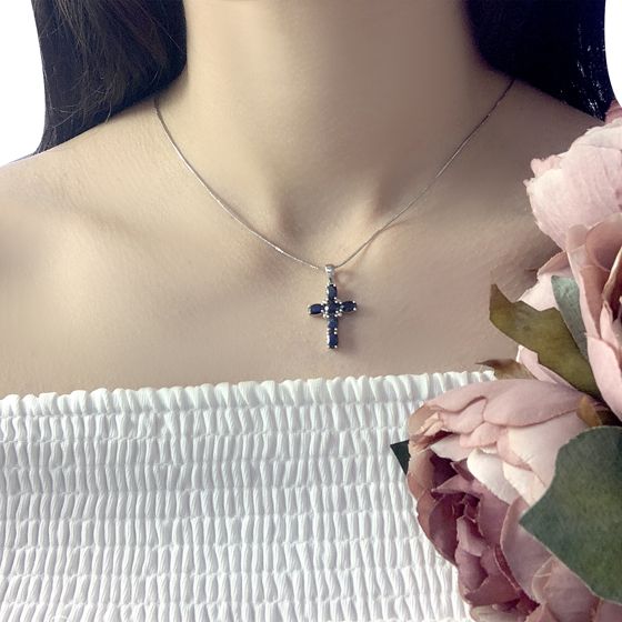 Silver cross with a 3.593-carat sapphire