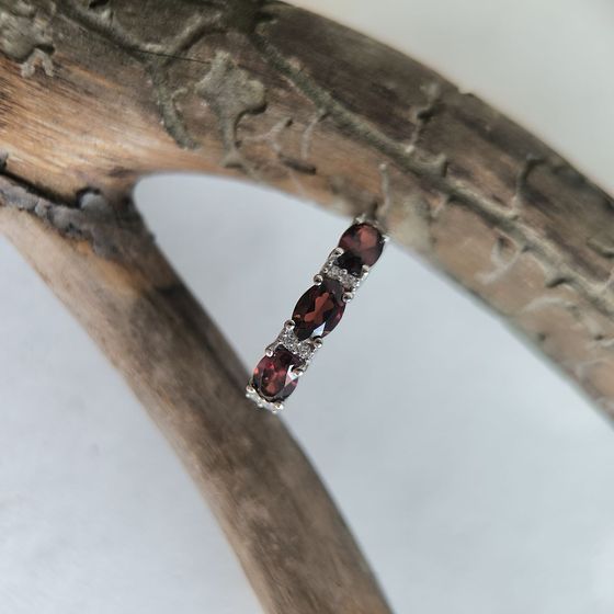 Срібна каблучка з гранатом 1.736ct