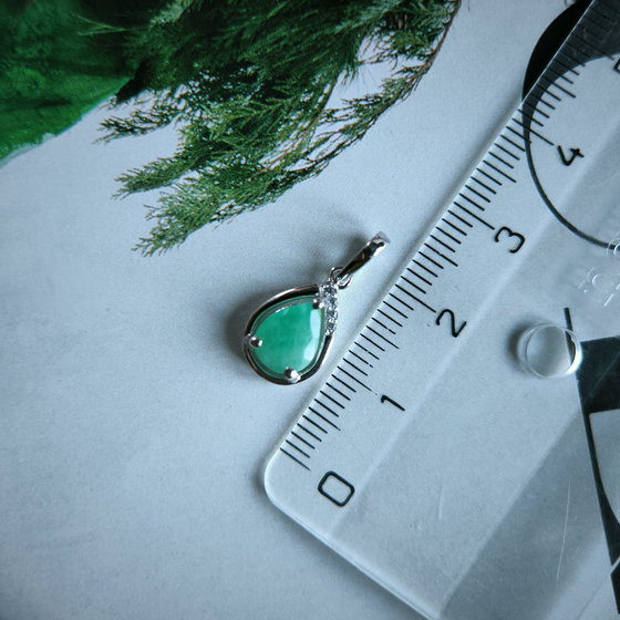 Серебряная подвеска с изумрудом 1.111ct