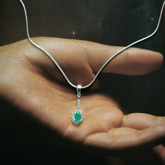 Серебряная подвеска с изумрудом 0.833ct, фианитами