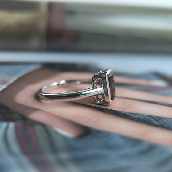 Silver ring with a 1.261ct nano garnet