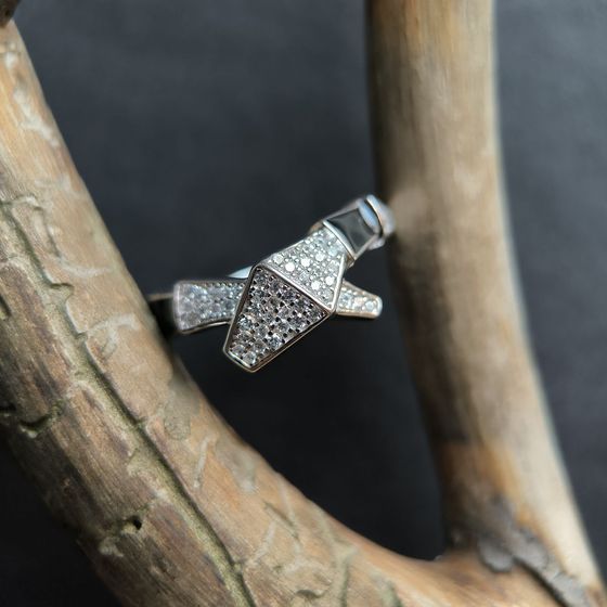 Silver ring with phianites, semallu