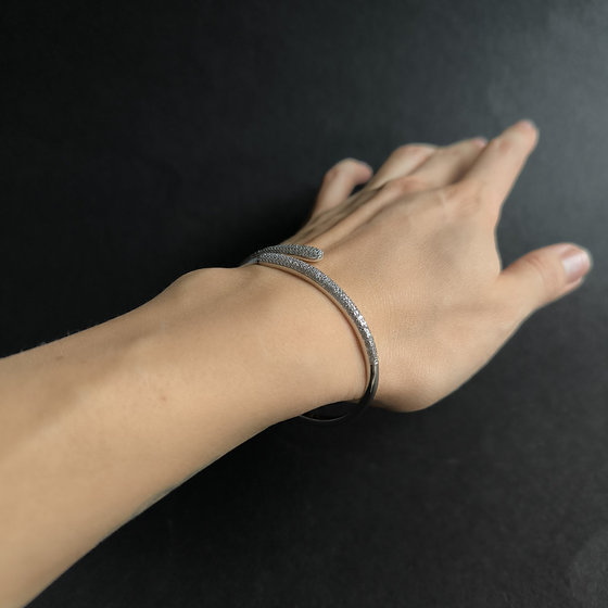 Silver bracelet with cubic zirconia