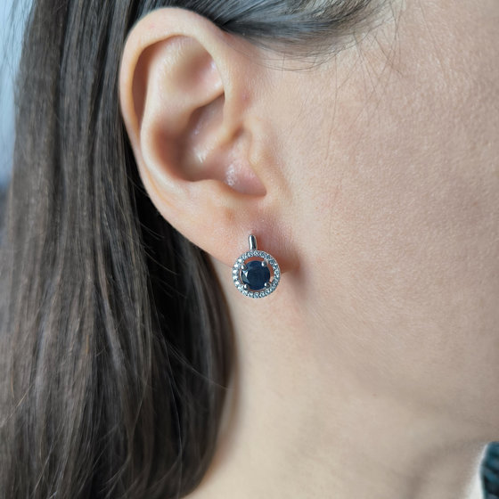 Silver earrings with 2.628ct sapphire, cubic zirconia