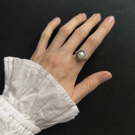 Silver ring with pearl