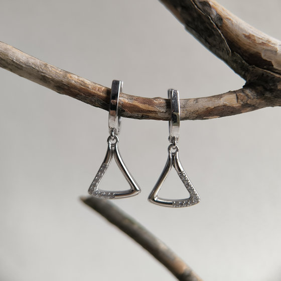 Срібні сережки з фіанітами 0.2ct