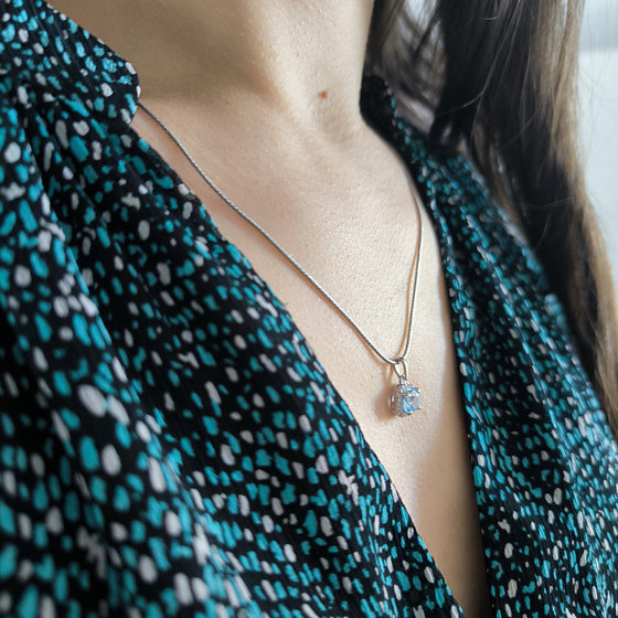 Срібна підвіска з топазом 1.449ct, фіанітами