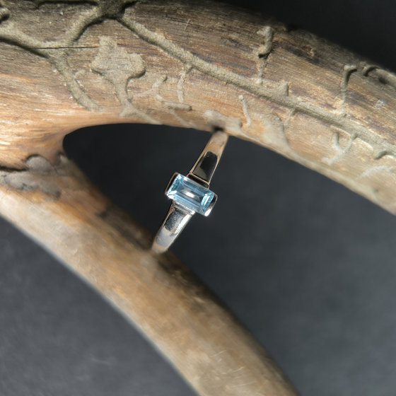 Серебряное кольцо с топазом 0.368ct
