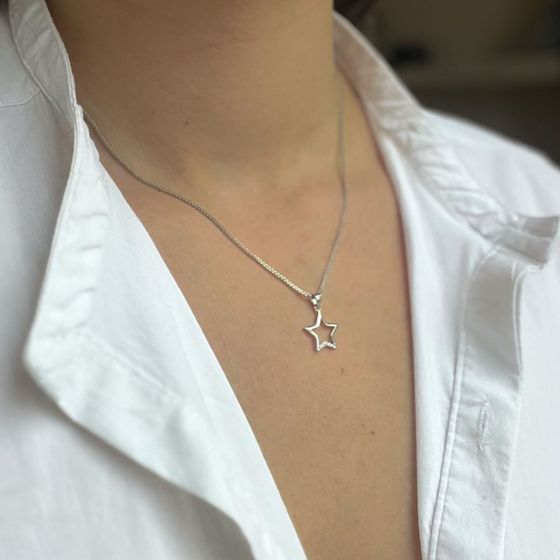 Silver pendant with phianites