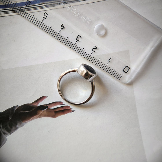 Silver ring with sapphire 2.963ct