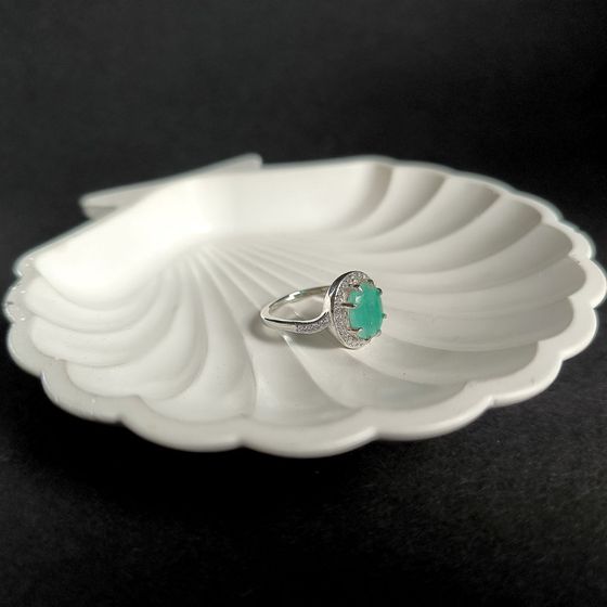 Sterling silver ring with emerald 3.14ct, phianites