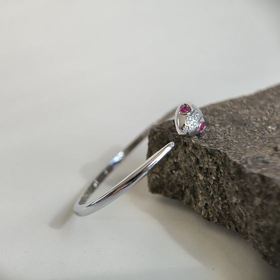 Silver bracelet with phianites