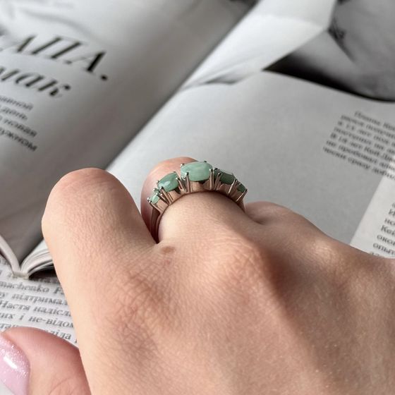 Silver ring with a 2.495-carat emerald