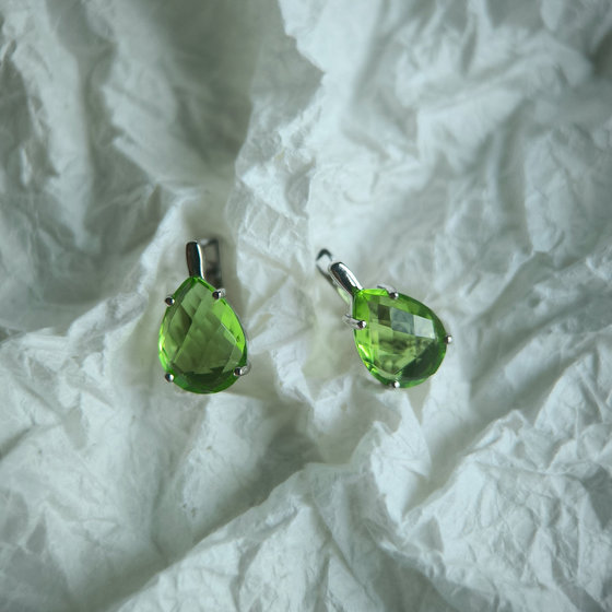 Серебряные серьги с хризолітом 6.196ct