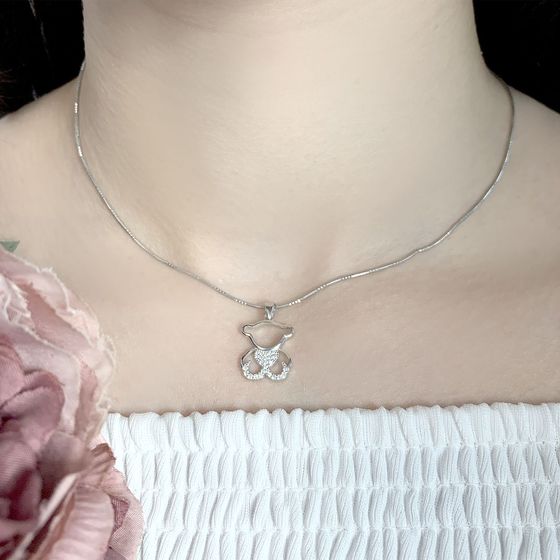 Silver pendant with phianites