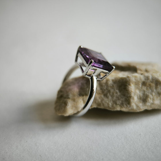 Серебряное кольцо с александритом 6.275ct