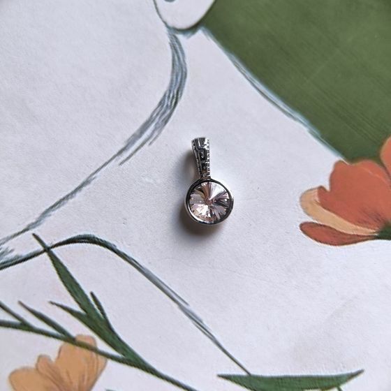Silver pendant with phianites