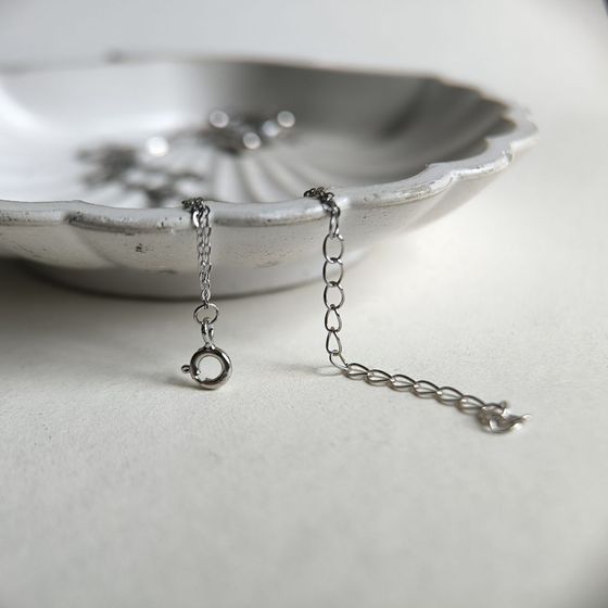 Silver necklace with phianites