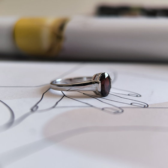 Срібне кільце з гранатом 1,35 карата