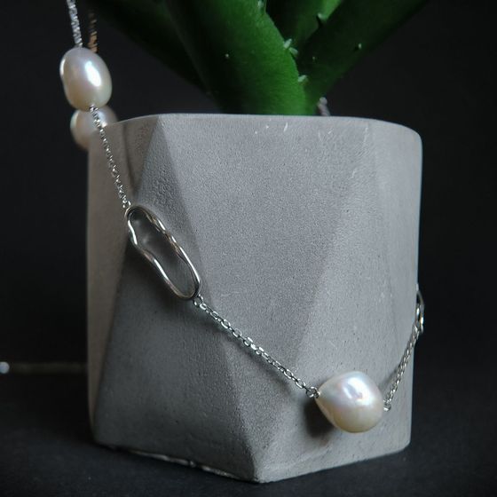 Silver necklace with baroque pearls