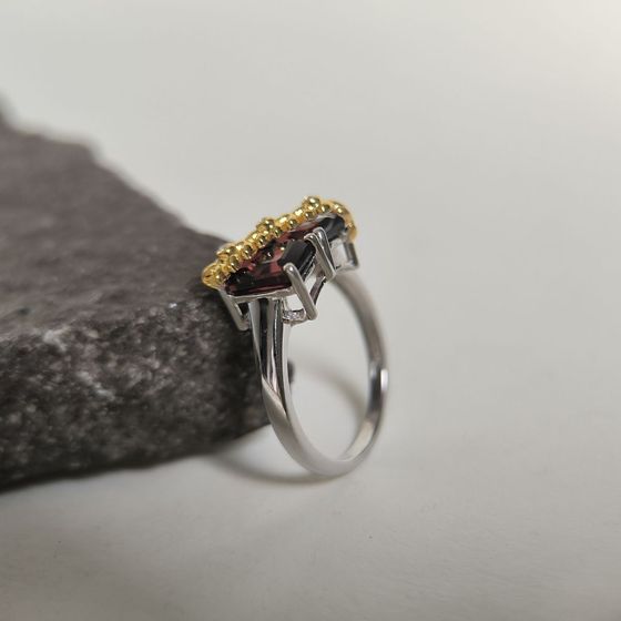 Срібна каблучка з гранатом 4.135ct