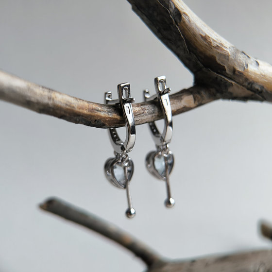 Silver earrings with 2.15ct topaz and cubic zirconia