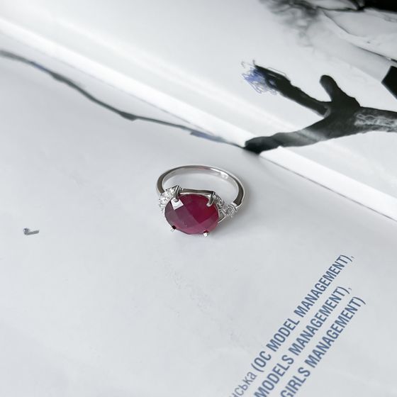 Серебряное кольцо с рубином 6.576ct