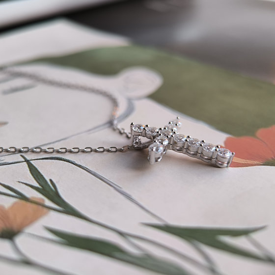 Silver necklace with cubic zirconia