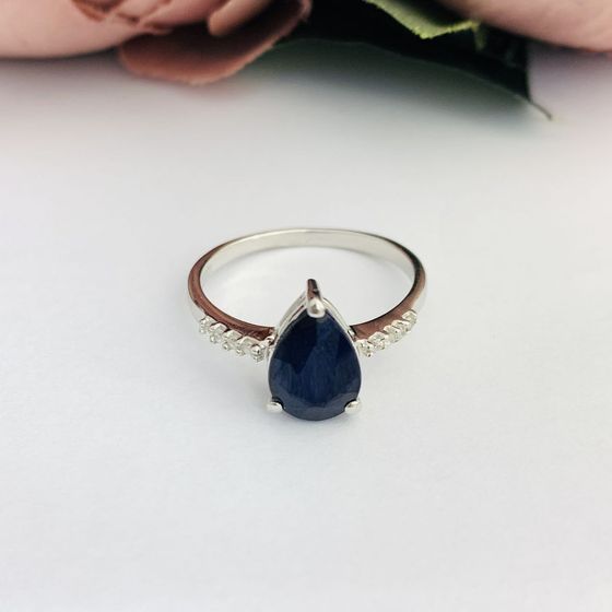 Silver ring with a 2.325-carat sapphire