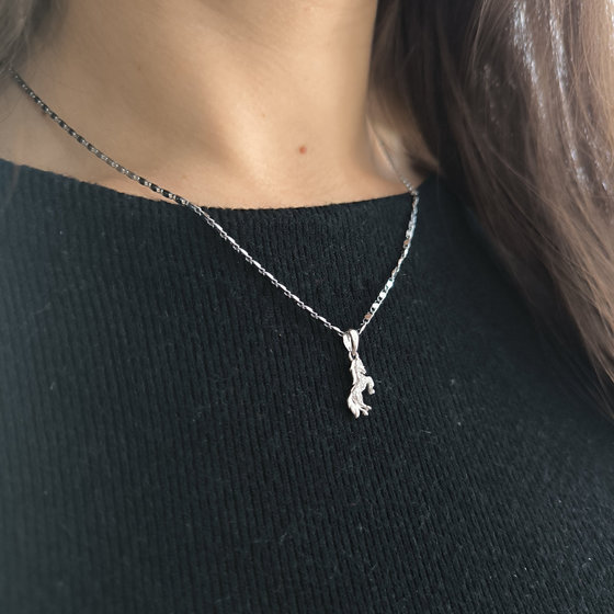 Silver pendant with cubic zirconia