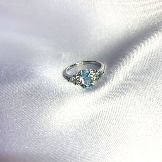 Срібна каблучка з топазом 2,194 карата