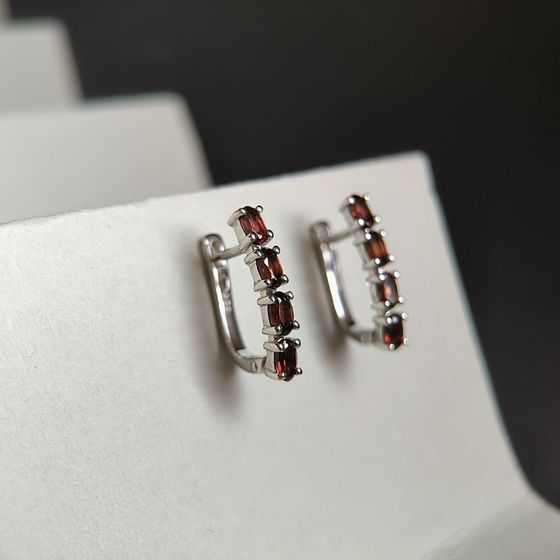Срібні сережки з гранатом 2,531 карата
